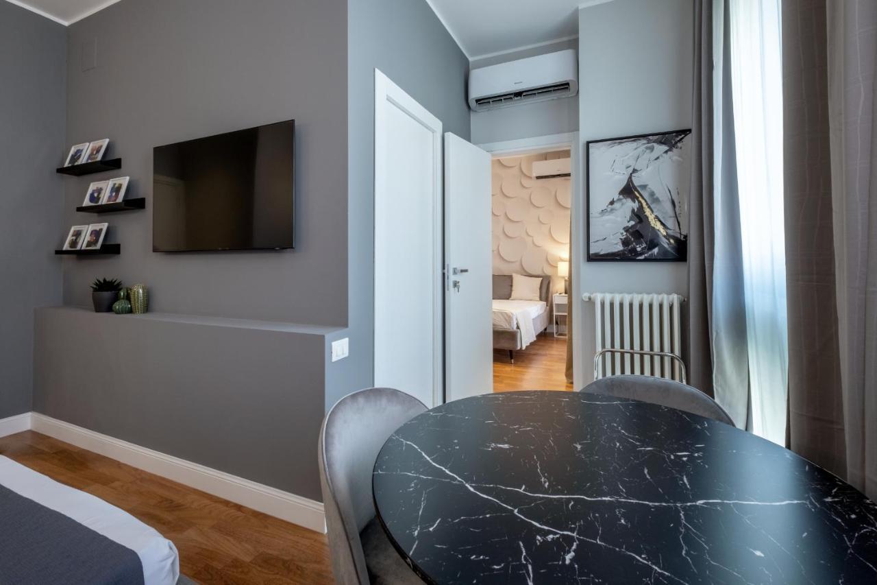 Sweet Life 2 Luxury And Design Apartment Bari Bagian luar foto